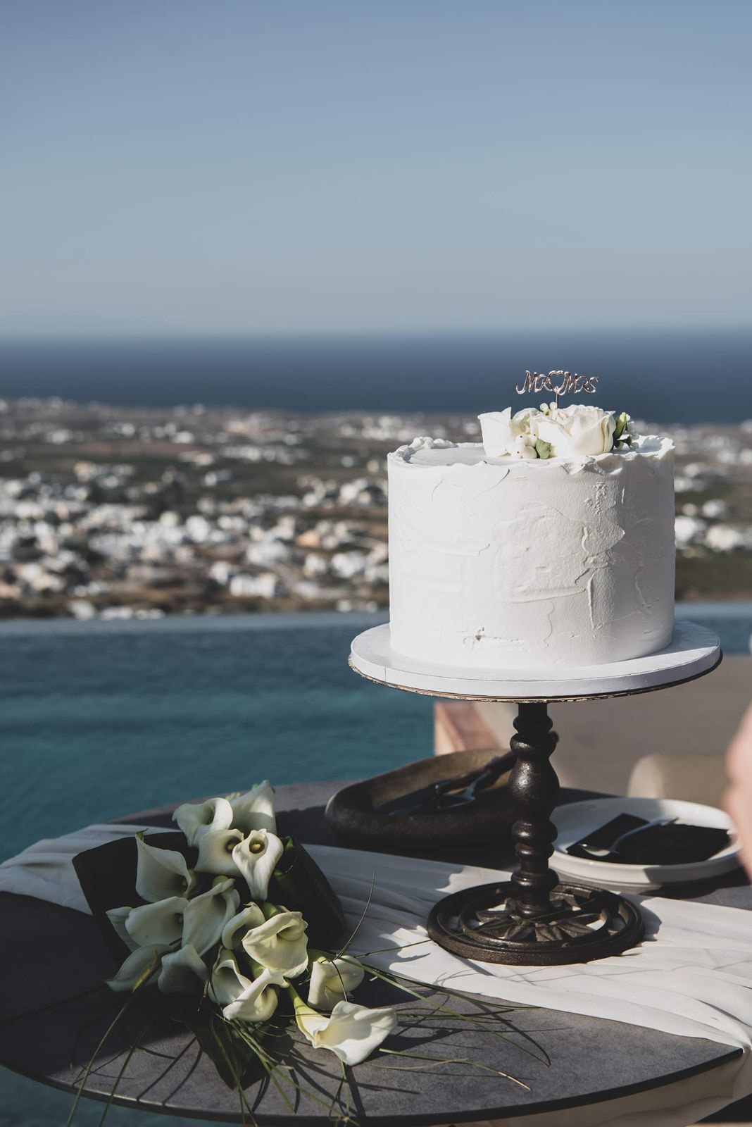 Wedding dinner table arrangement